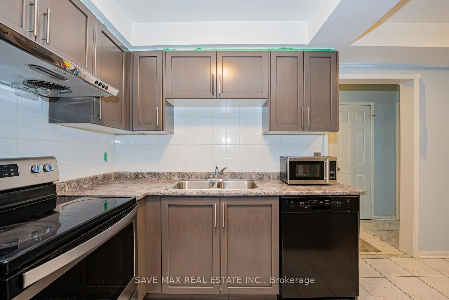 Photo 12 of Unit 20, 455 Apache Court, Mississauga, Hurontario — HOMEH