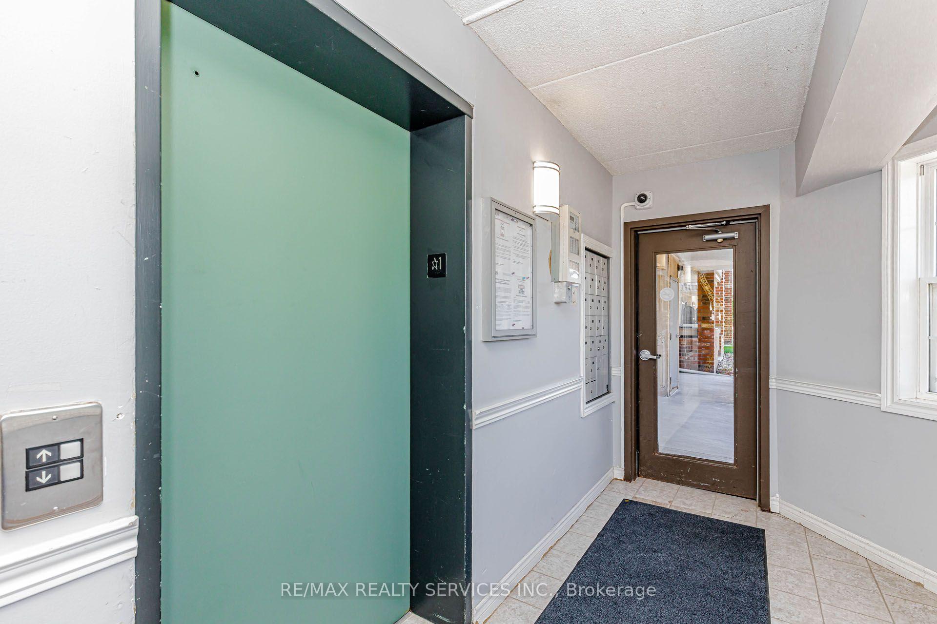 Photo 4 of Unit 310, 4005 Kilmer Drive, Burlington, Tansley — HOMEH