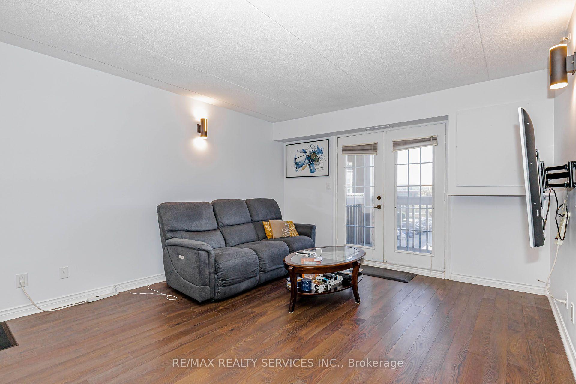 Photo 12 of Unit 310, 4005 Kilmer Drive, Burlington, Tansley — HOMEH
