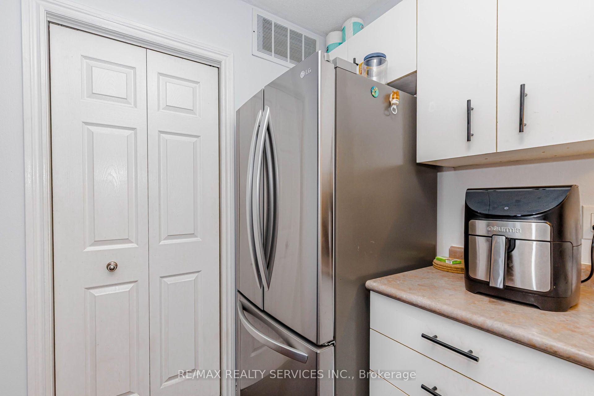 Photo 22 of Unit 310, 4005 Kilmer Drive, Burlington, Tansley — HOMEH