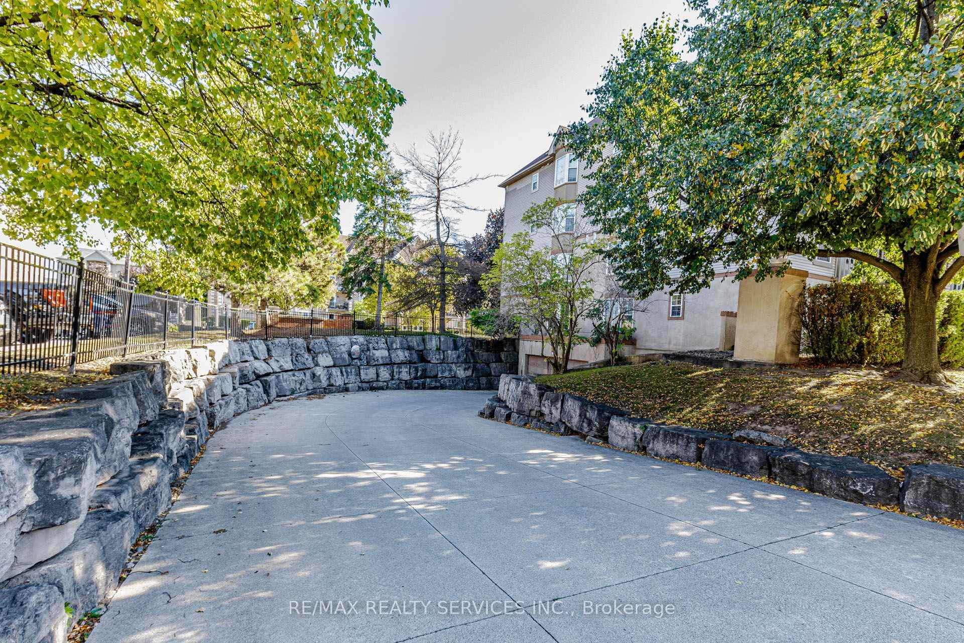 Photo 37 of Unit 310, 4005 Kilmer Drive, Burlington, Tansley — HOMEH