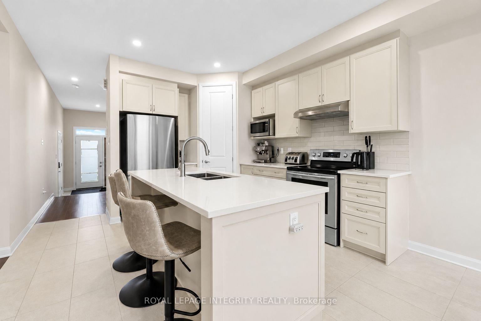 Photo 7 of 142 Shallow Pond Place E, Ottawa, Avalon East — HOMEH