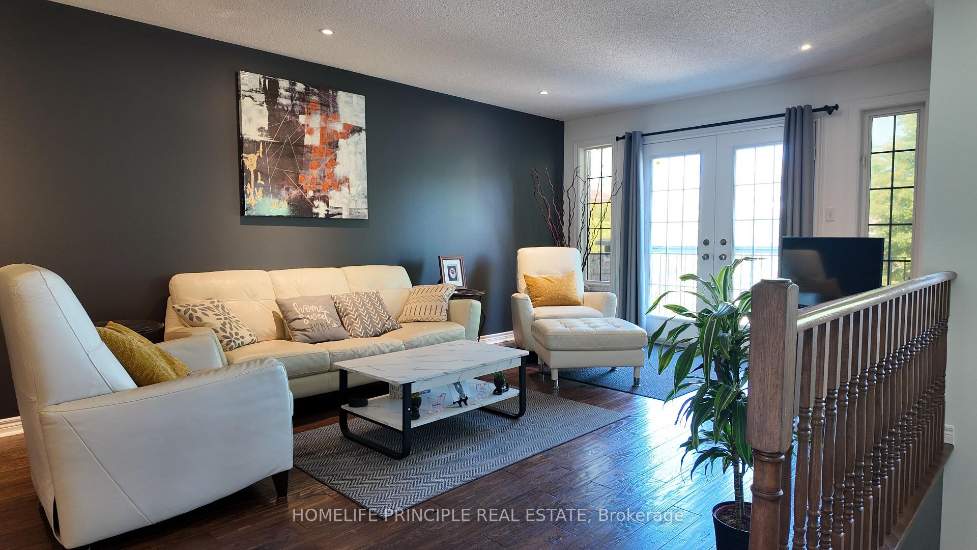 Photo 3 of 18 D'Amato Crescent E, Vaughan, Maple — HOMEH