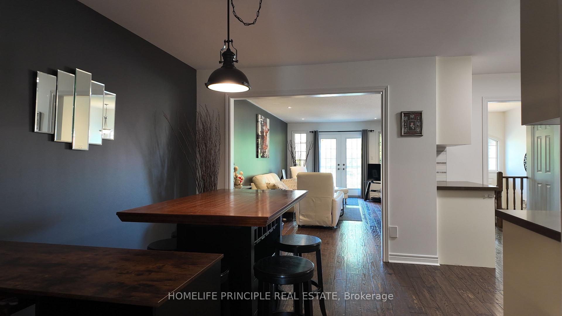 Photo 5 of 18 D'Amato Crescent E, Vaughan, Maple — HOMEH
