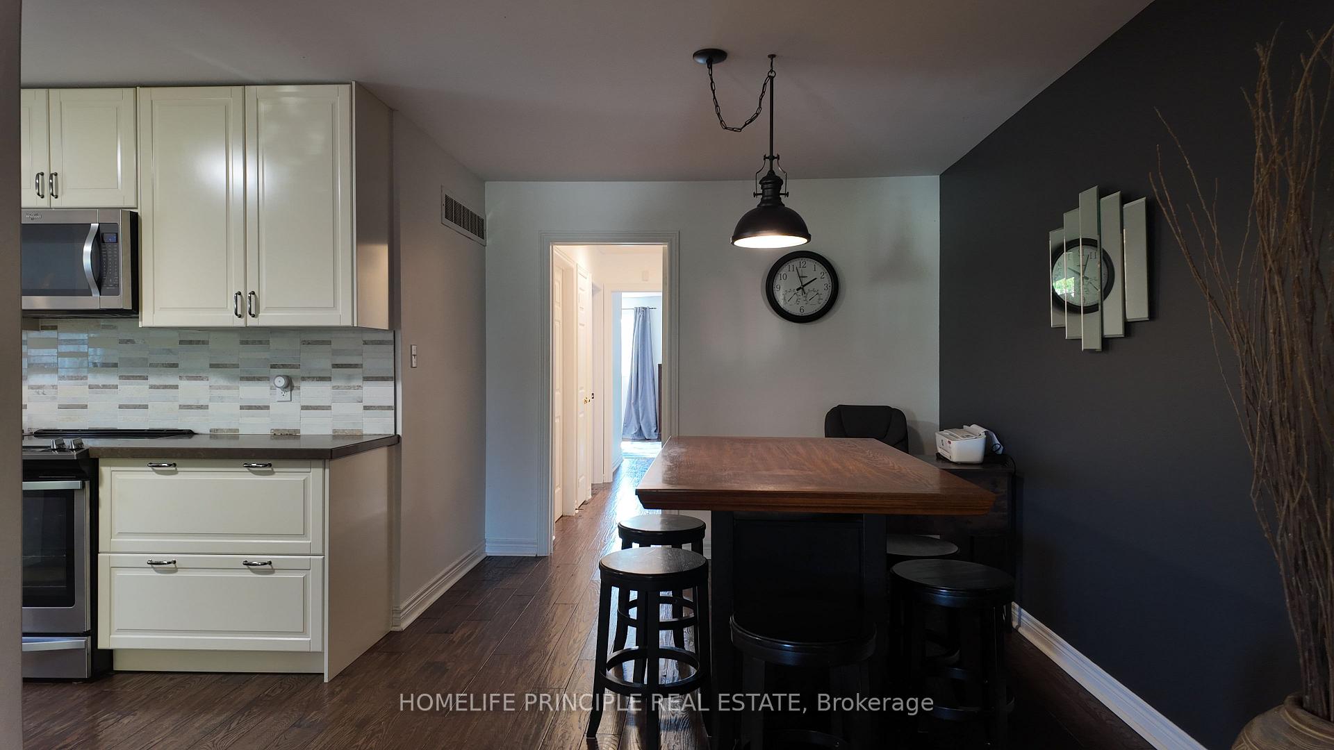Photo 6 of 18 D'Amato Crescent E, Vaughan, Maple — HOMEH