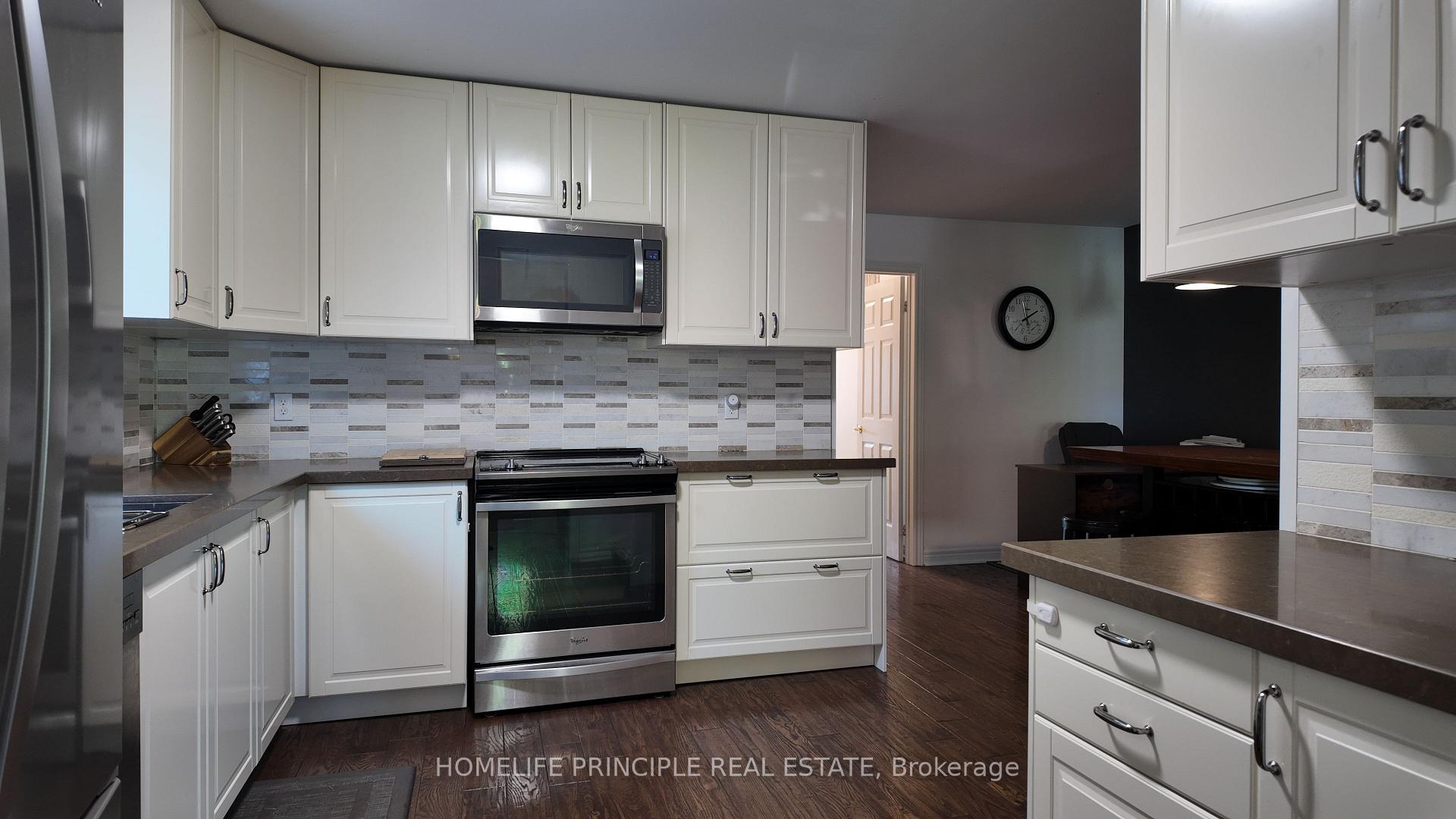 Photo 8 of 18 D'Amato Crescent E, Vaughan, Maple — HOMEH