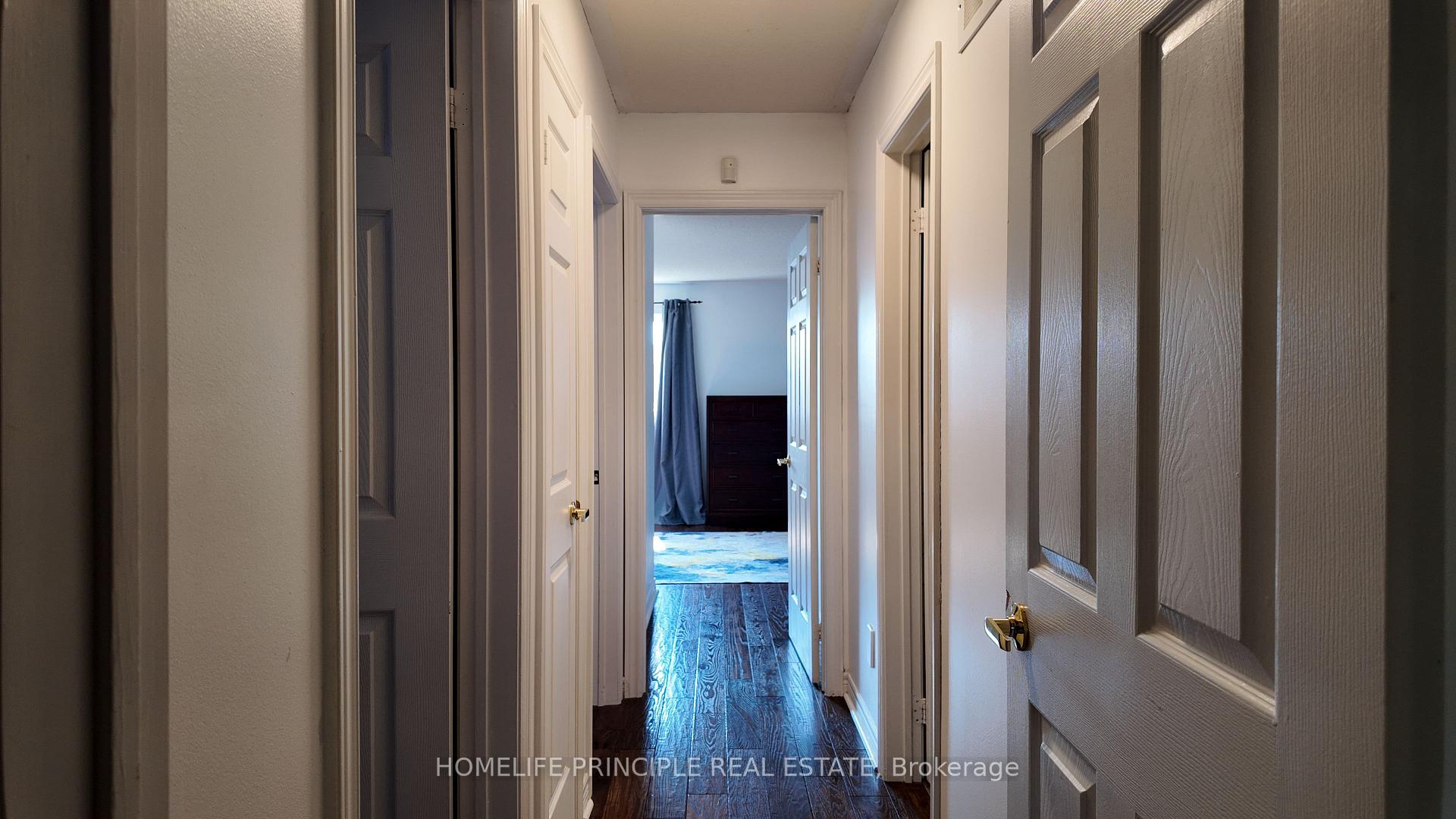 Photo 9 of 18 D'Amato Crescent E, Vaughan, Maple — HOMEH