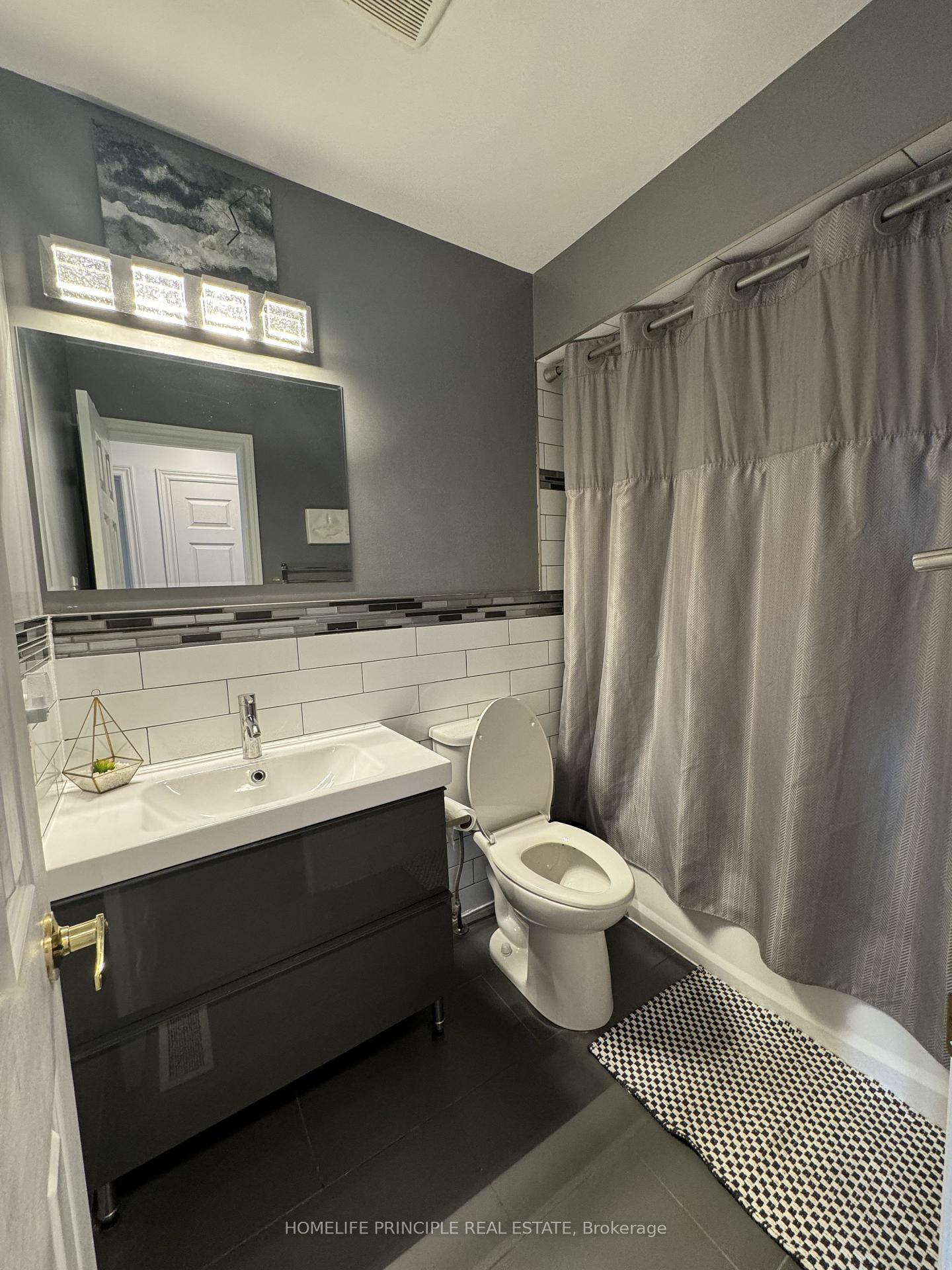 Photo 13 of 18 D'Amato Crescent E, Vaughan, Maple — HOMEH