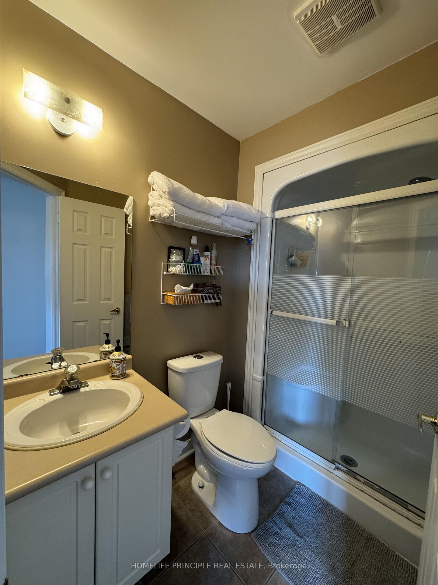 Photo 16 of 18 D'Amato Crescent E, Vaughan, Maple — HOMEH