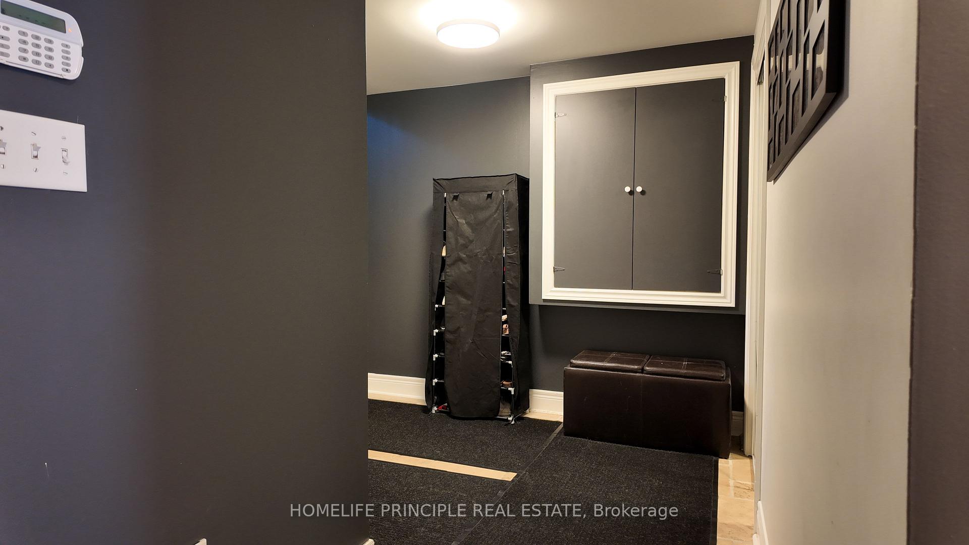 Photo 17 of 18 D'Amato Crescent E, Vaughan, Maple — HOMEH
