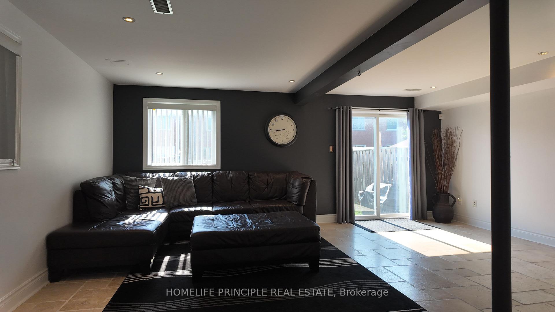 Photo 20 of 18 D'Amato Crescent E, Vaughan, Maple — HOMEH