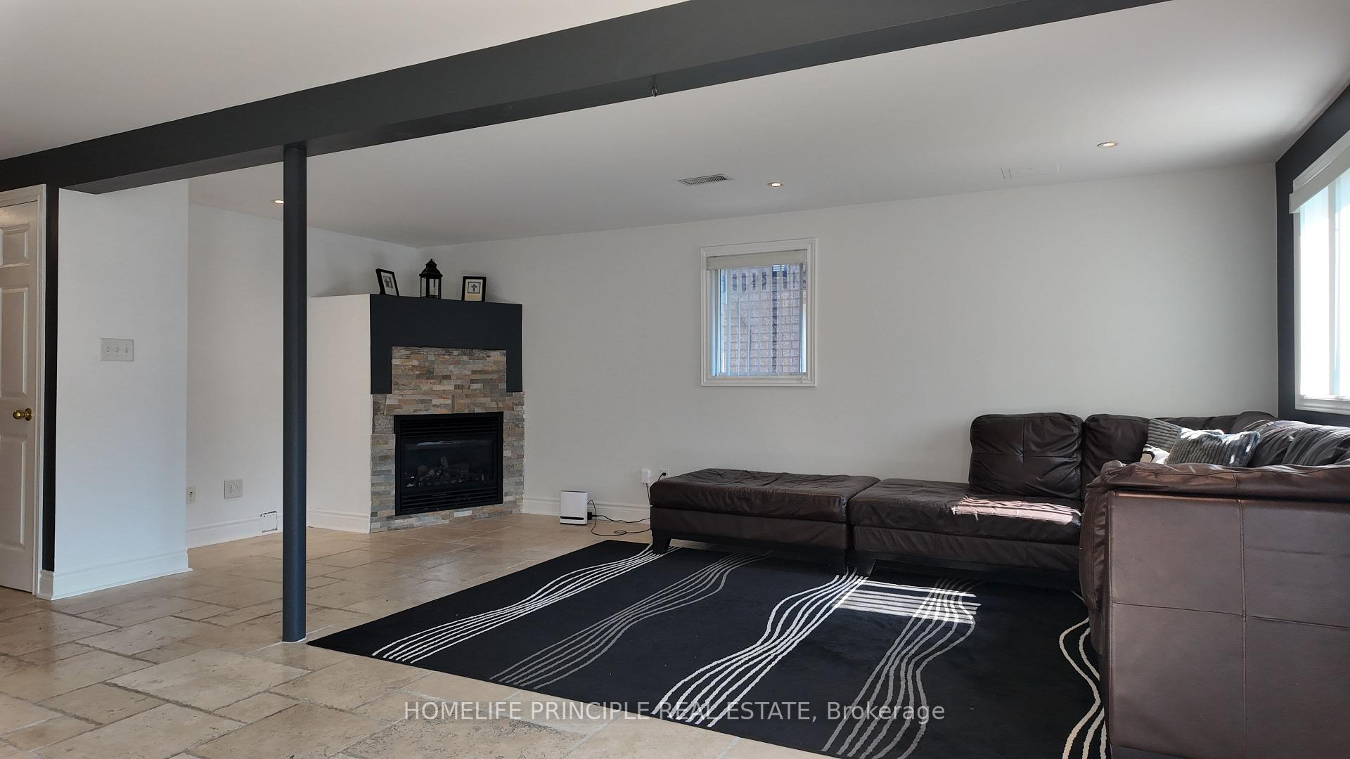 Photo 21 of 18 D'Amato Crescent E, Vaughan, Maple — HOMEH