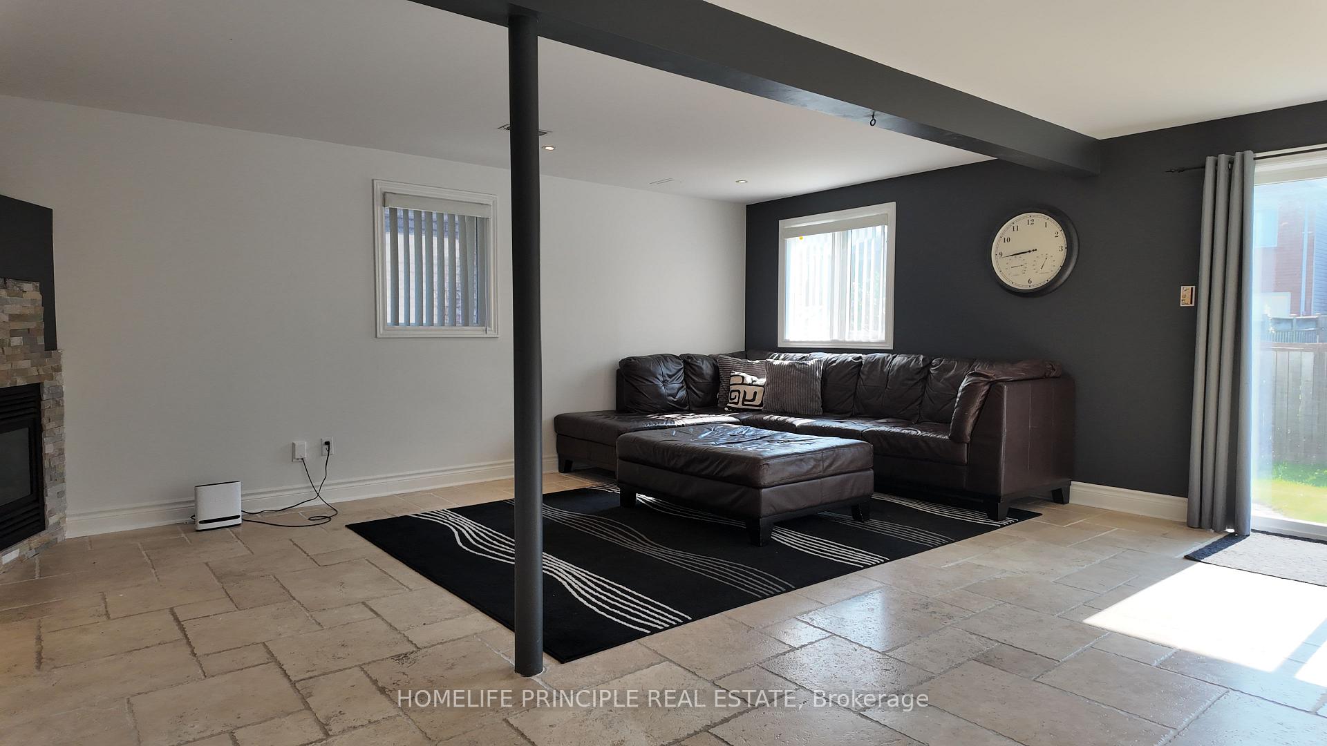 Photo 22 of 18 D'Amato Crescent E, Vaughan, Maple — HOMEH