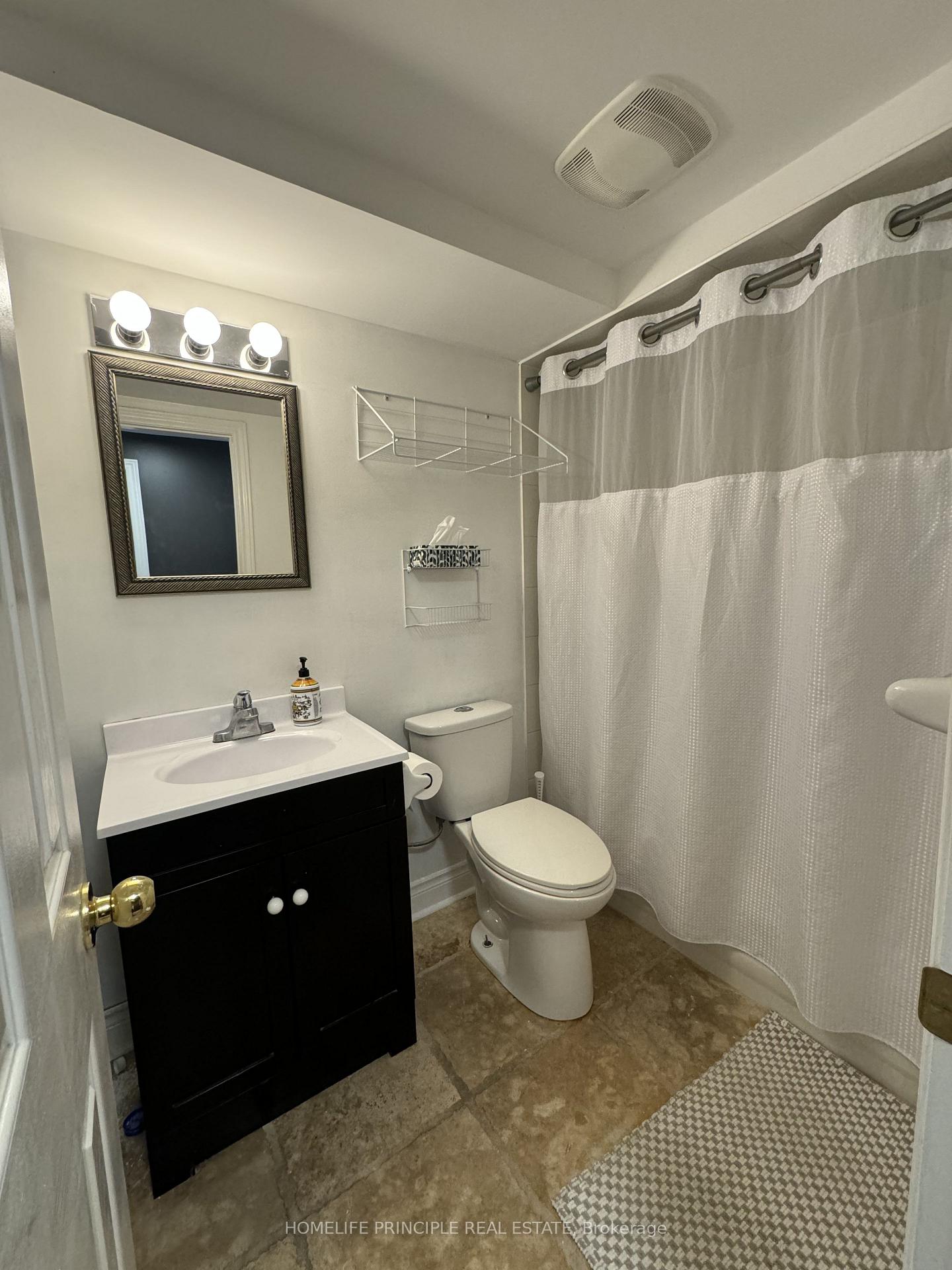 Photo 23 of 18 D'Amato Crescent E, Vaughan, Maple — HOMEH