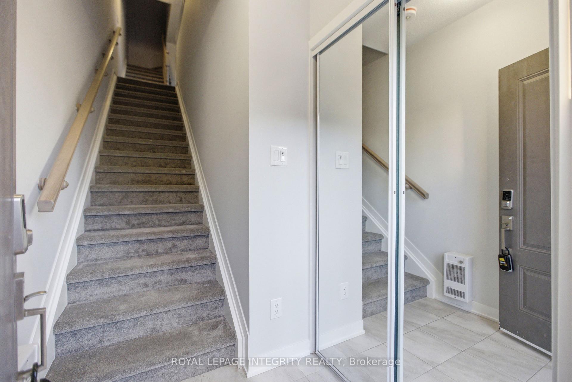 Photo 2 of 302 Parnian Private, Ottawa, Barrhaven - Half Moon Bay — HOMEH