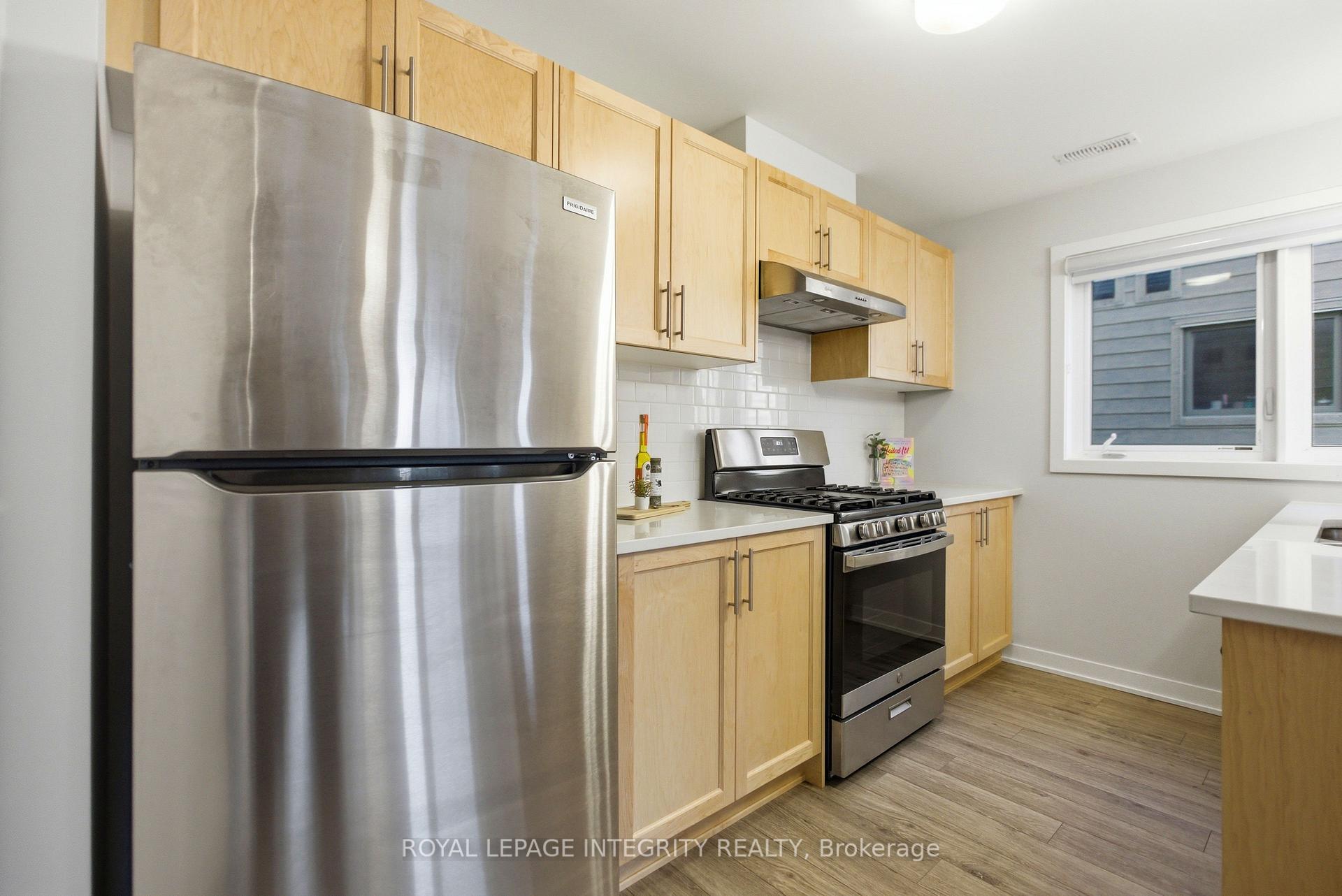 Photo 9 of 302 Parnian Private, Ottawa, Barrhaven - Half Moon Bay — HOMEH