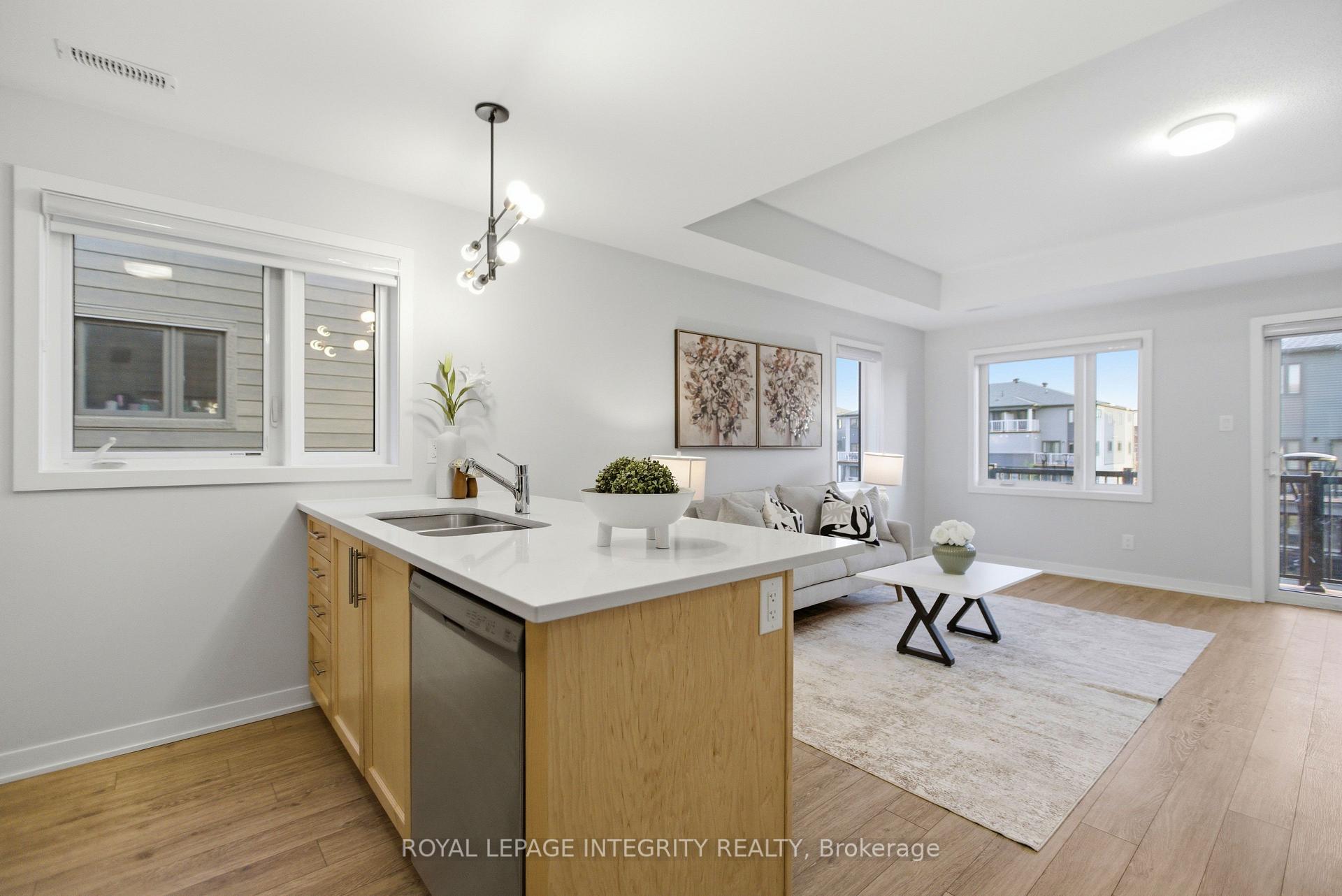 Photo 10 of 302 Parnian Private, Ottawa, Barrhaven - Half Moon Bay — HOMEH