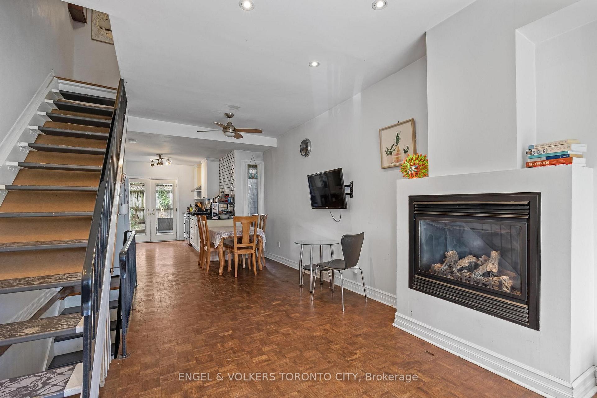 Photo 4 of 14 Kensington Place, Toronto, Kensington-Chinatown — HOMEH