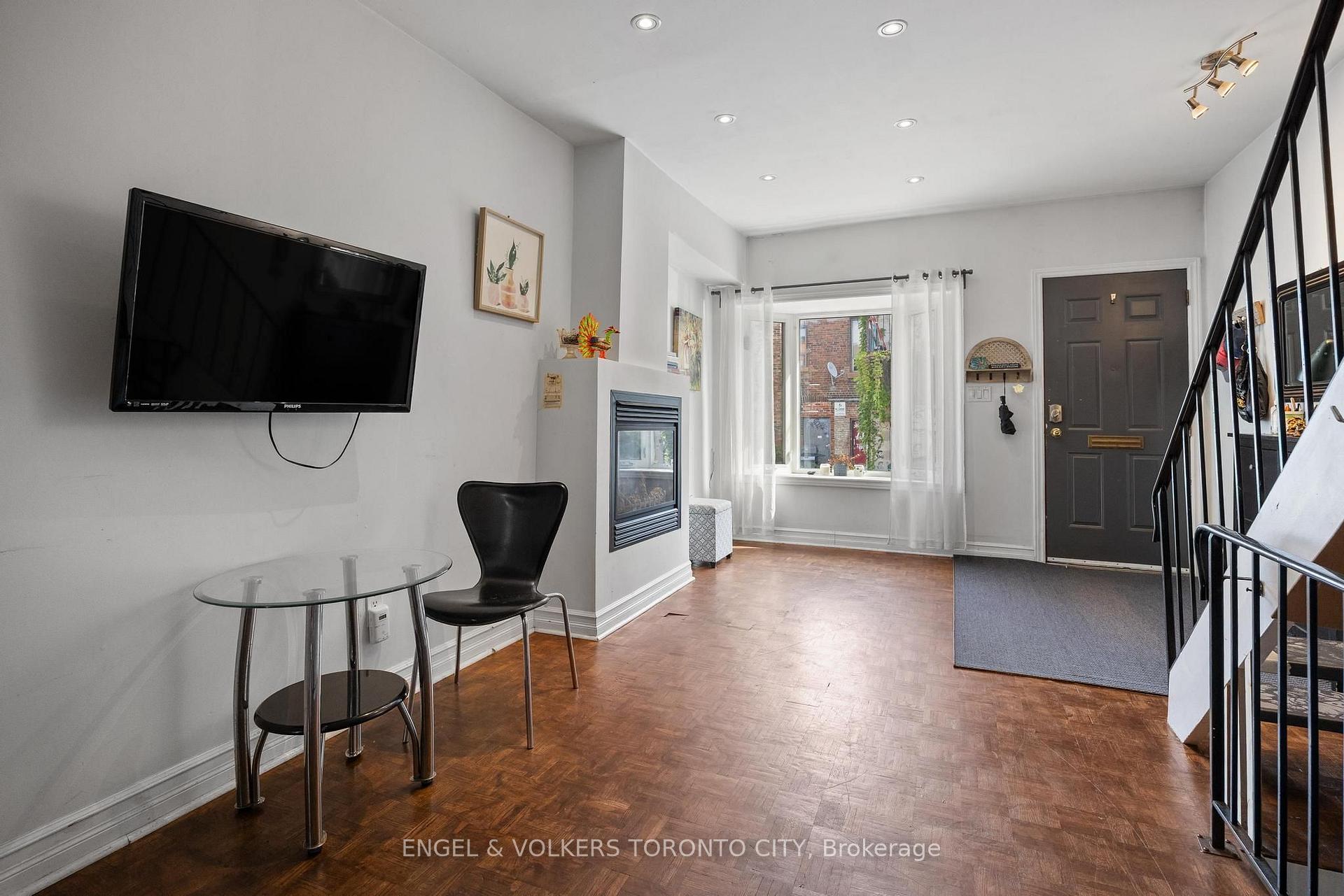 Photo 5 of 14 Kensington Place, Toronto, Kensington-Chinatown — HOMEH