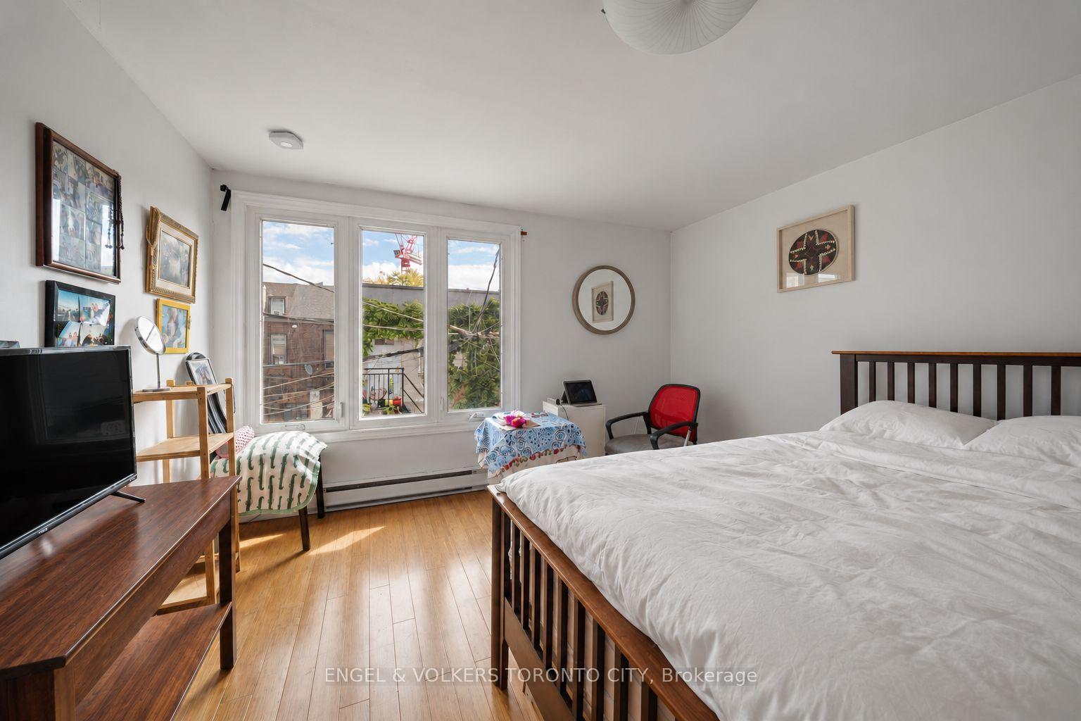 Photo 12 of 14 Kensington Place, Toronto, Kensington-Chinatown — HOMEH