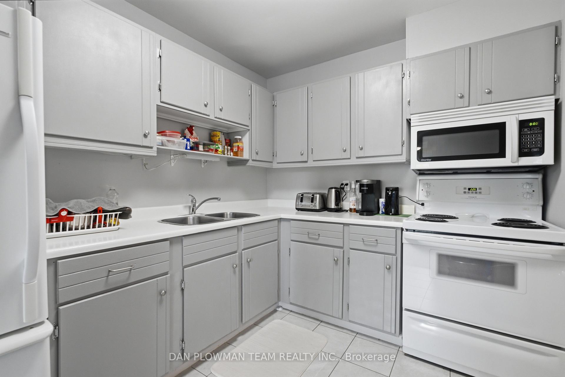 Photo 14 of Unit 204, 131 Taunton Road E, Oshawa, Centennial — HOMEH