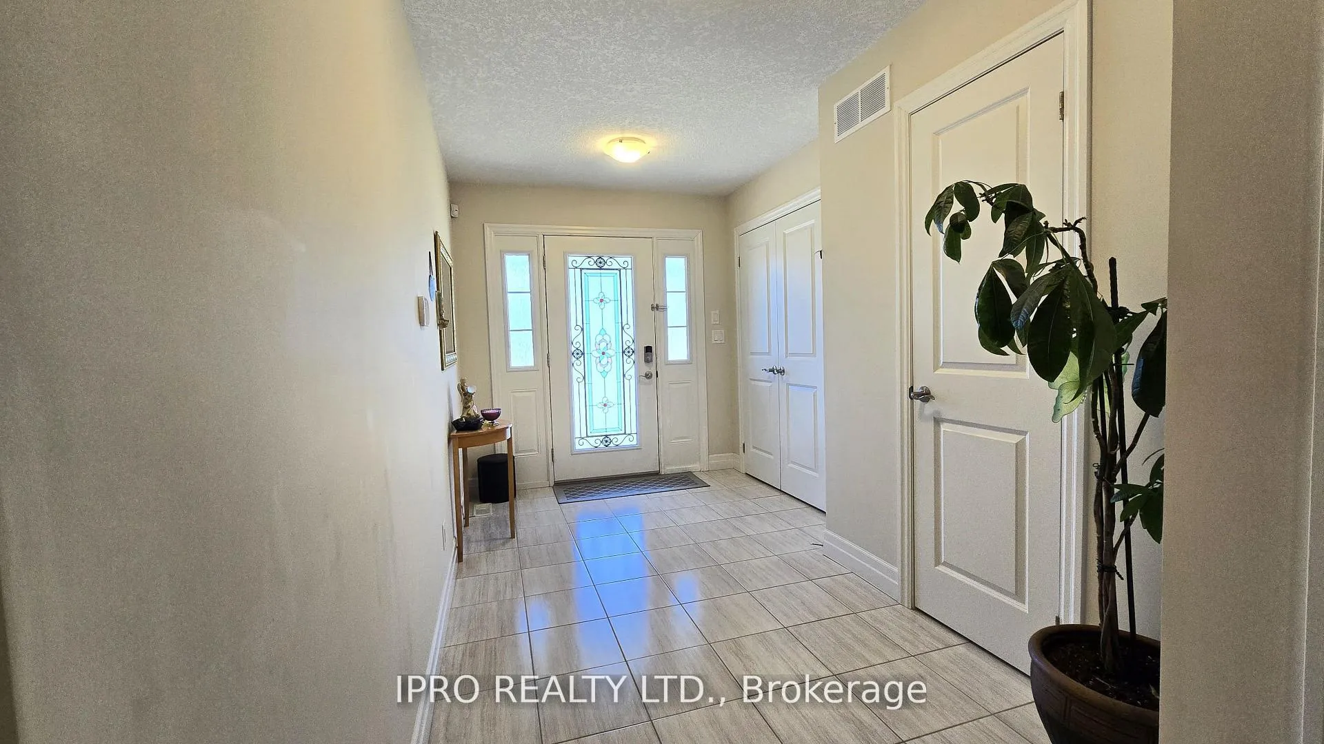 Photo 4 of 194 Bradshaw Drive, Stratford — HOMEH