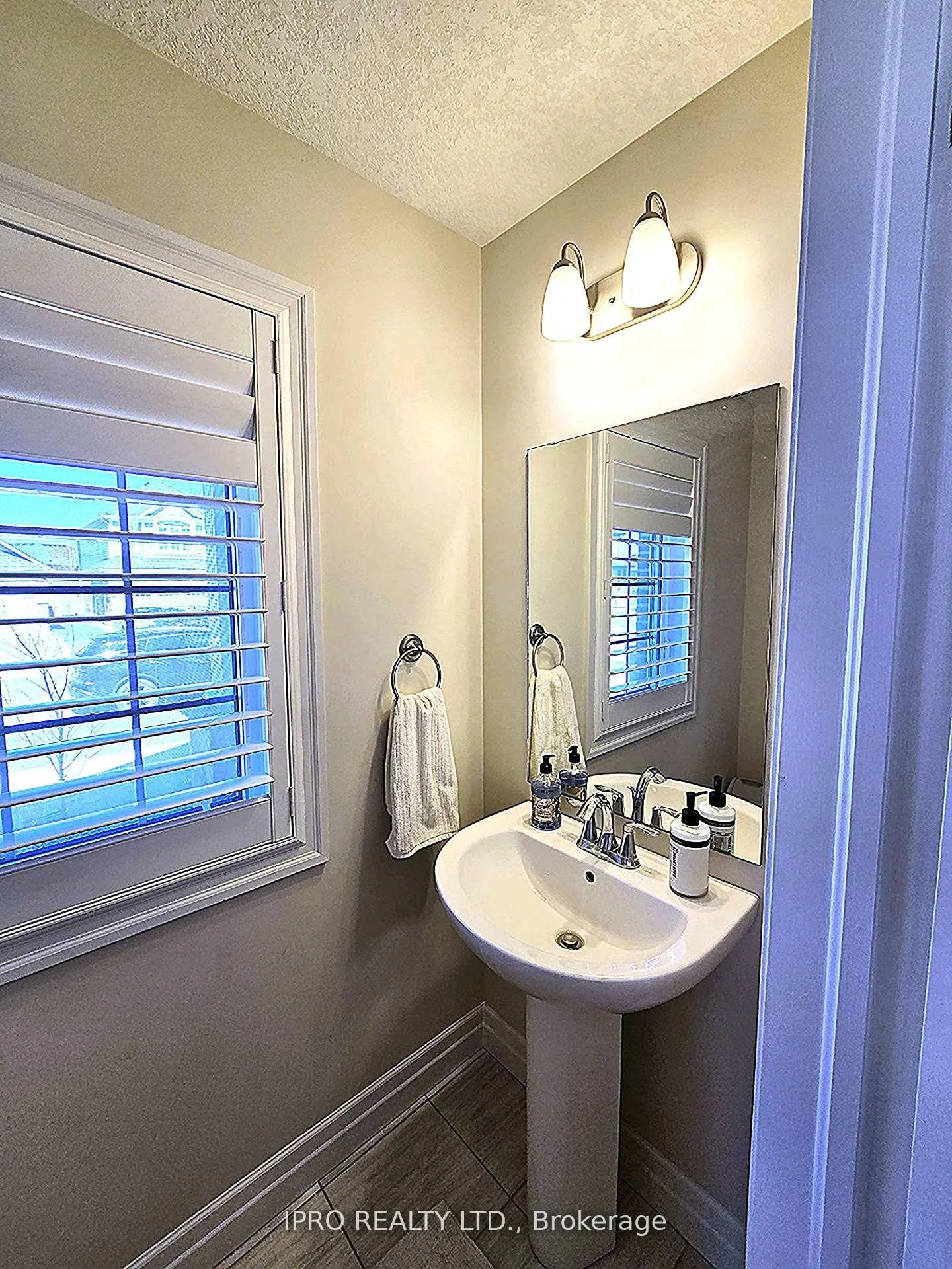Photo 16 of 194 Bradshaw Drive, Stratford — HOMEH