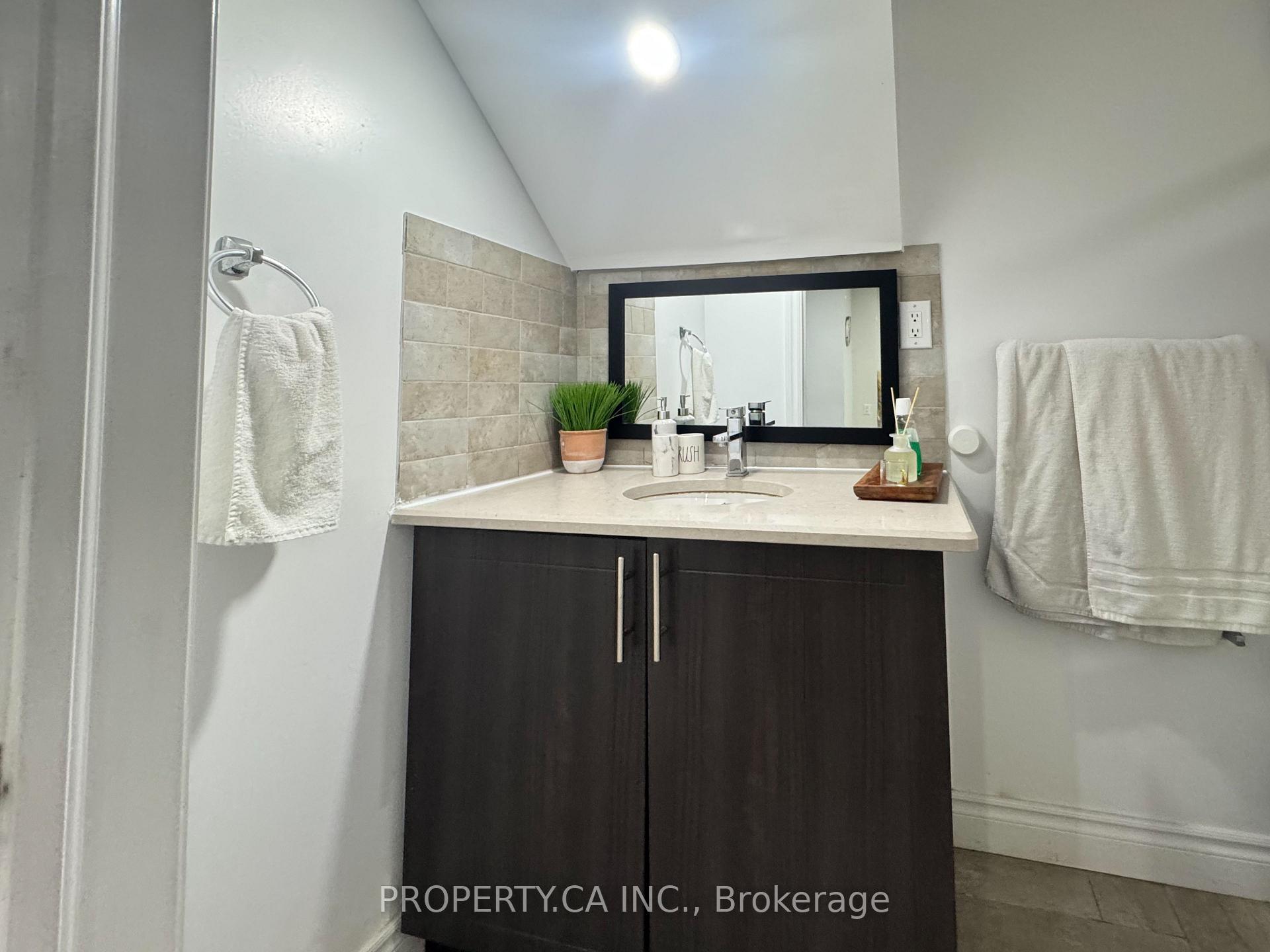 Photo 10 of Unit Lower, 37 Hewlett Crescent, Markham, Markville — HOMEH