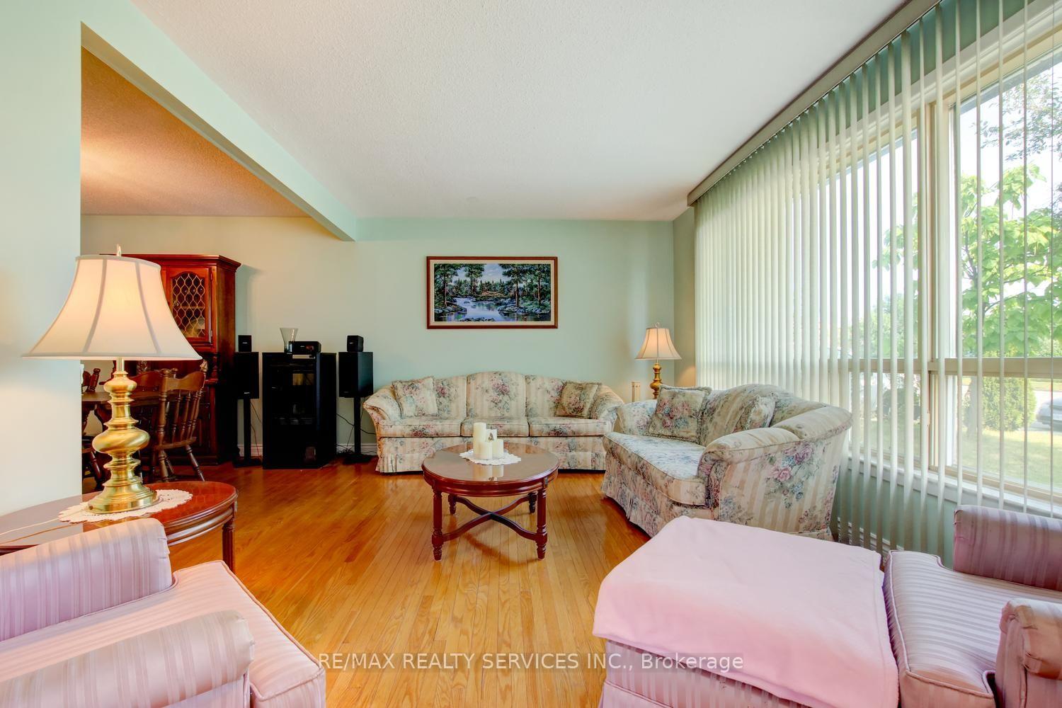 Photo 3 of 21 Finchgate Boulevard, Brampton, Southgate — HOMEH