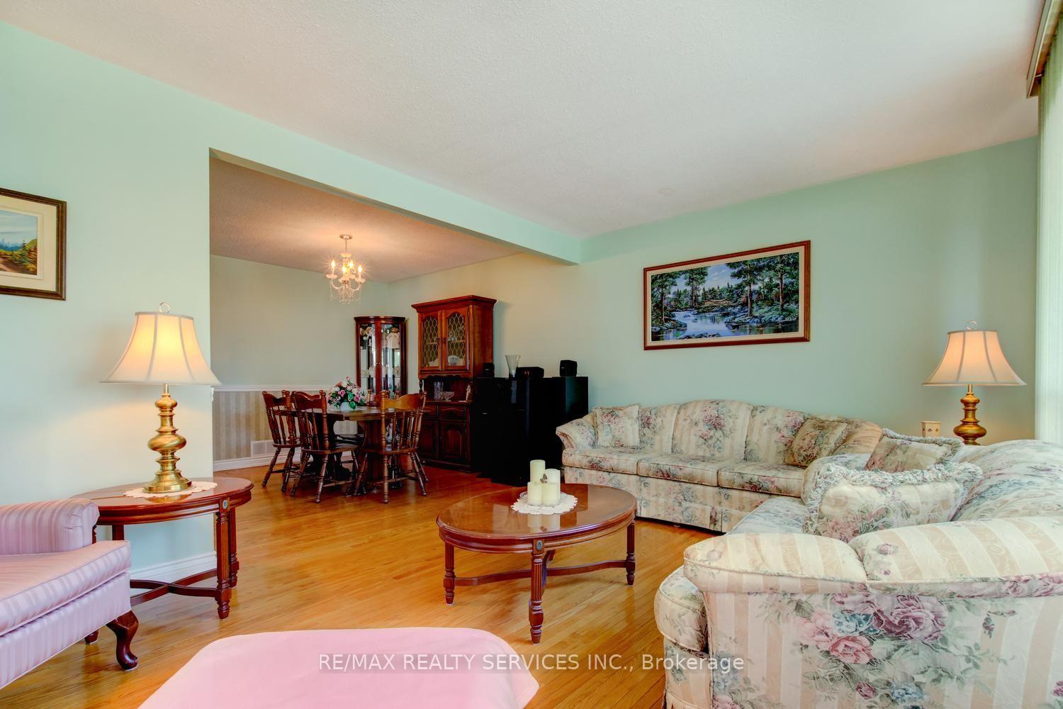 Photo 4 of 21 Finchgate Boulevard, Brampton, Southgate — HOMEH