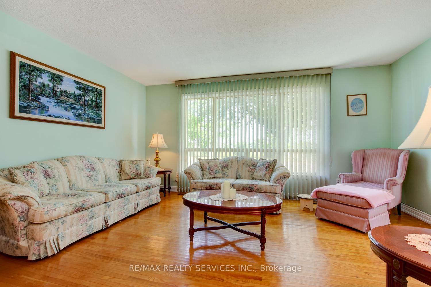 Photo 6 of 21 Finchgate Boulevard, Brampton, Southgate — HOMEH