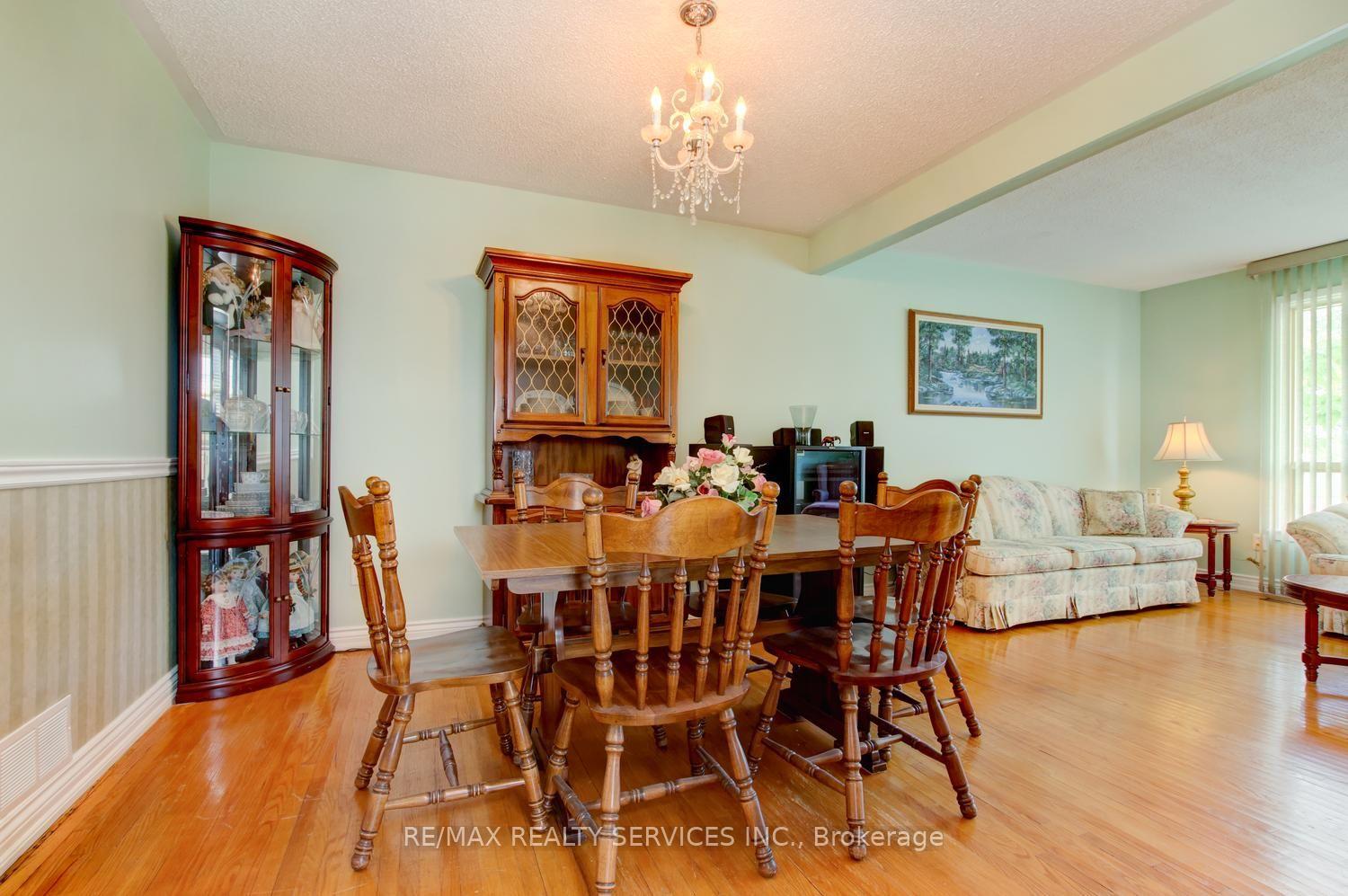 Photo 10 of 21 Finchgate Boulevard, Brampton, Southgate — HOMEH