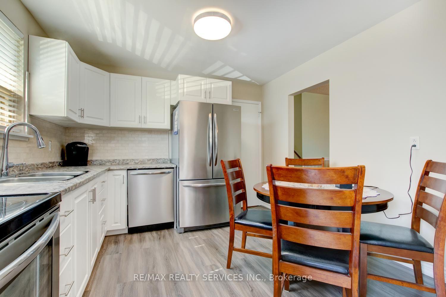 Photo 11 of 21 Finchgate Boulevard, Brampton, Southgate — HOMEH