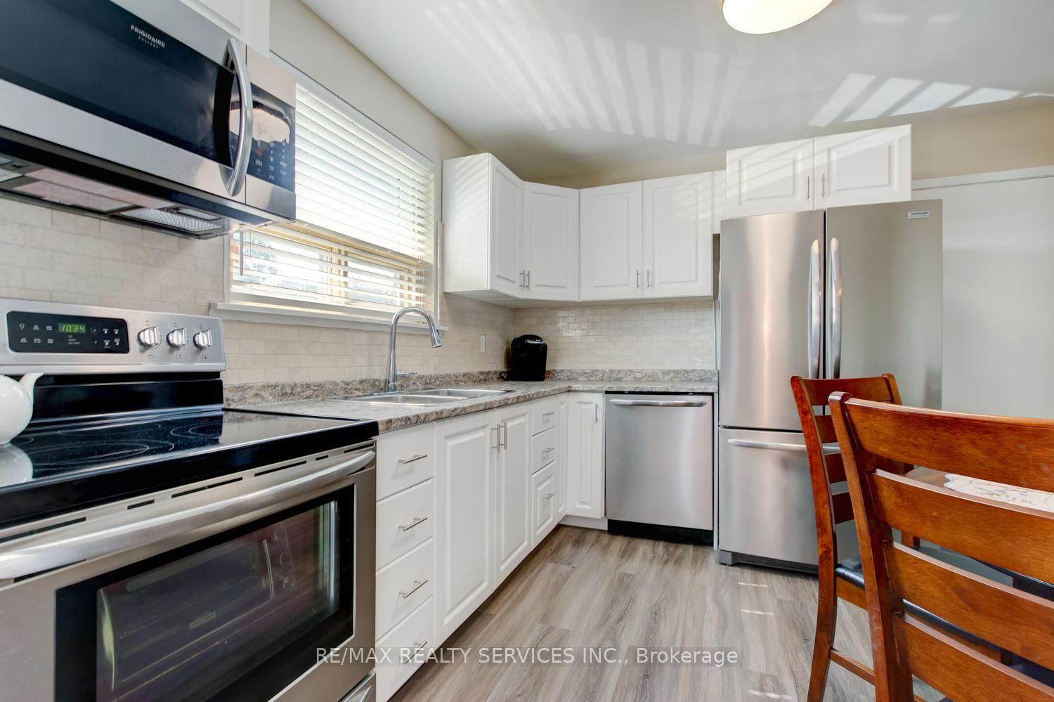 Photo 12 of 21 Finchgate Boulevard, Brampton, Southgate — HOMEH