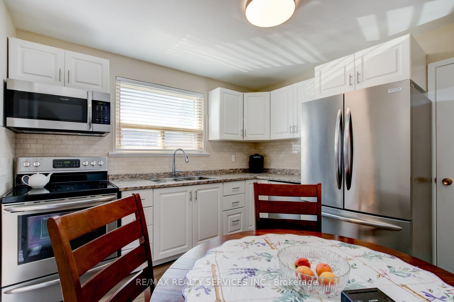 Photo 17 of 21 Finchgate Boulevard, Brampton, Southgate — HOMEH