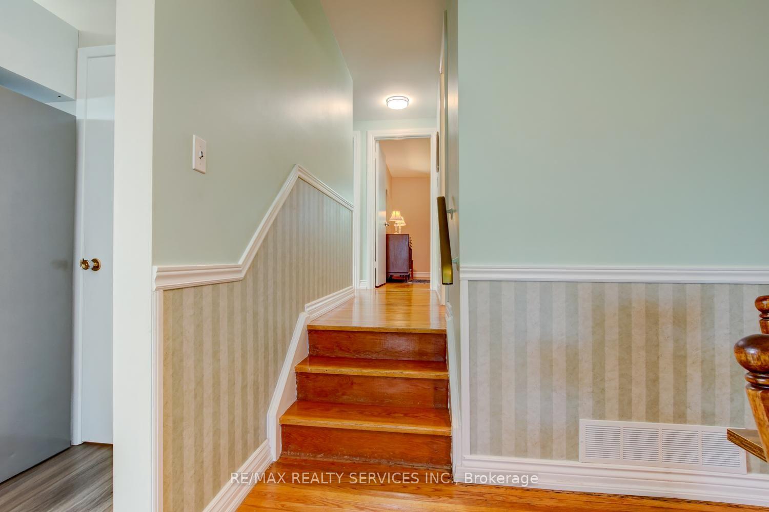 Photo 18 of 21 Finchgate Boulevard, Brampton, Southgate — HOMEH