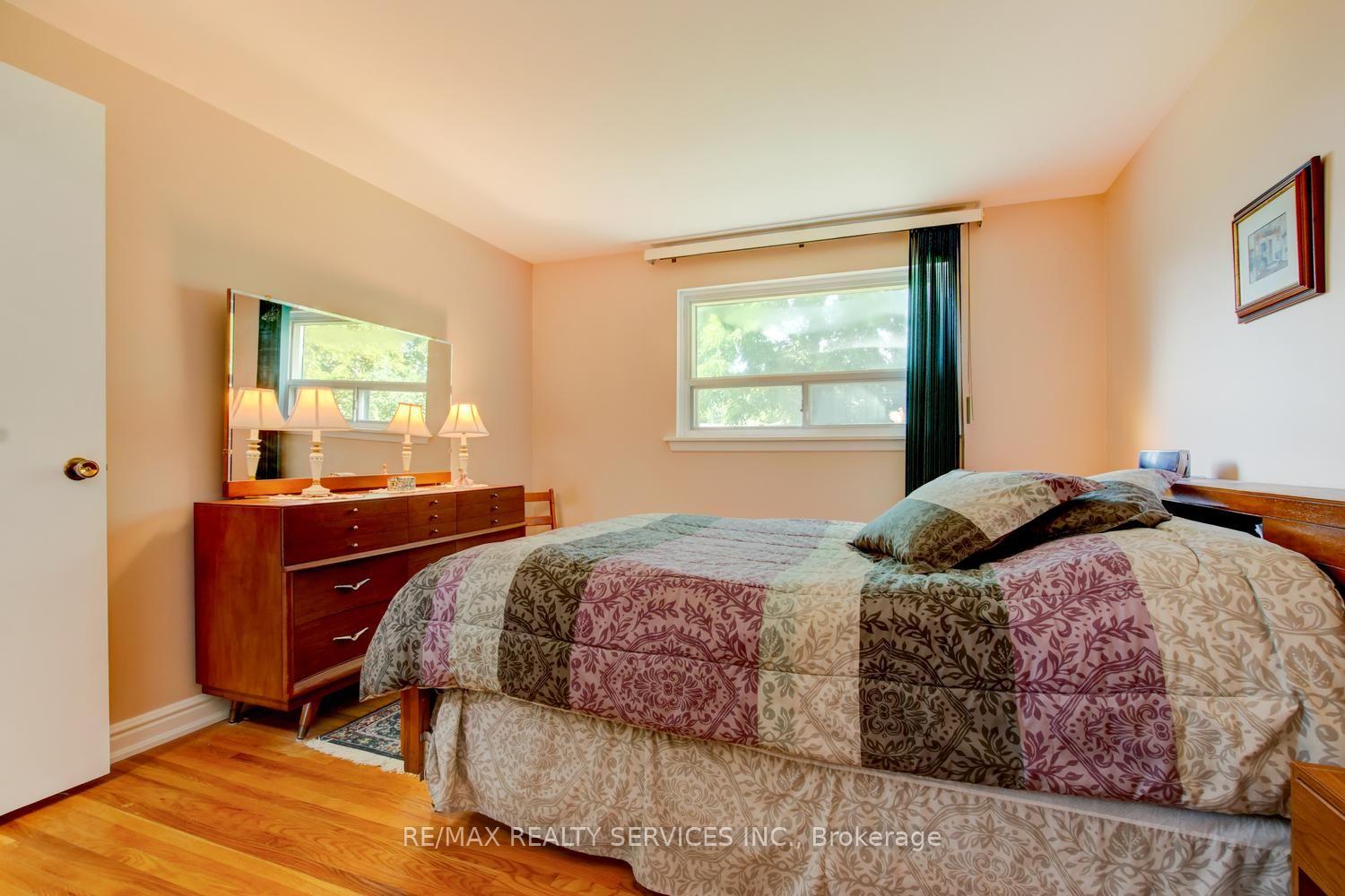 Photo 21 of 21 Finchgate Boulevard, Brampton, Southgate — HOMEH
