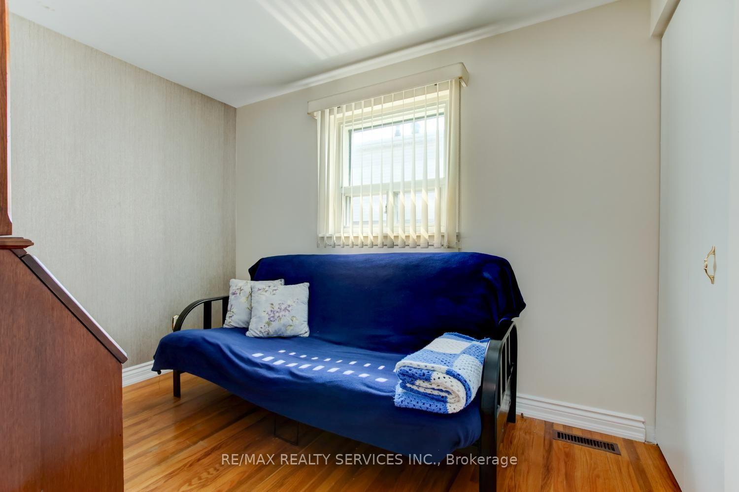 Photo 23 of 21 Finchgate Boulevard, Brampton, Southgate — HOMEH