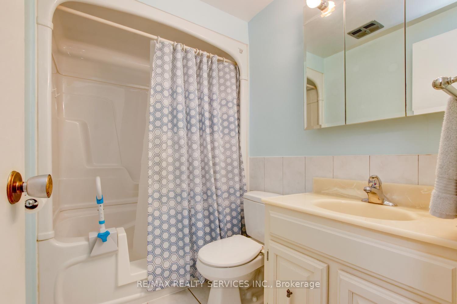 Photo 24 of 21 Finchgate Boulevard, Brampton, Southgate — HOMEH