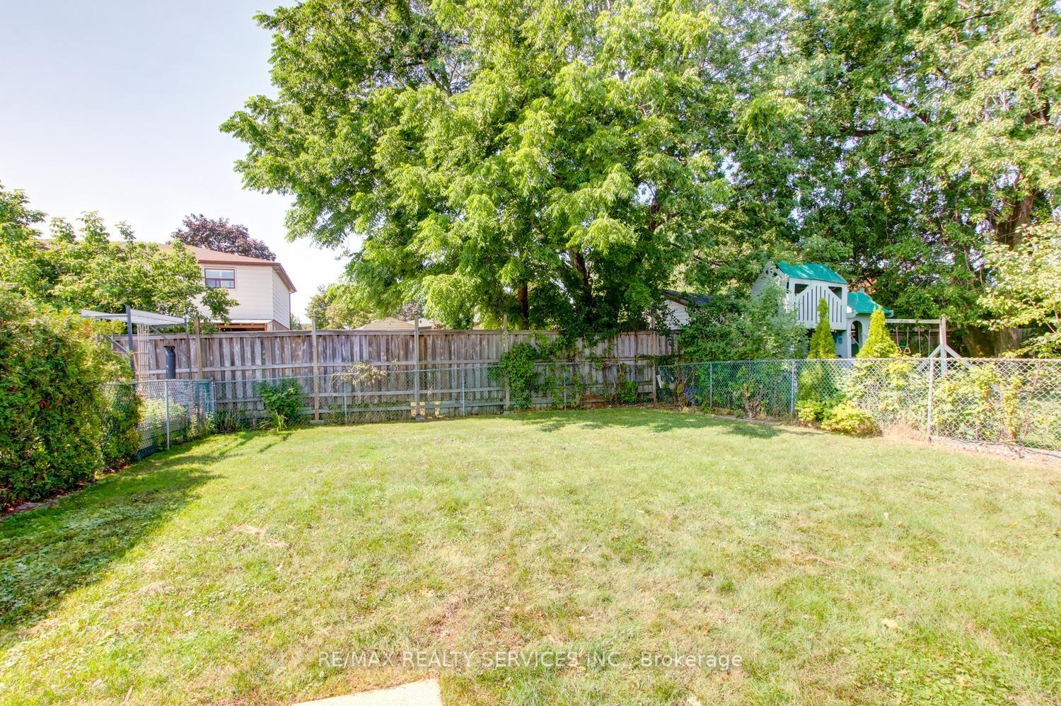 Photo 37 of 21 Finchgate Boulevard, Brampton, Southgate — HOMEH