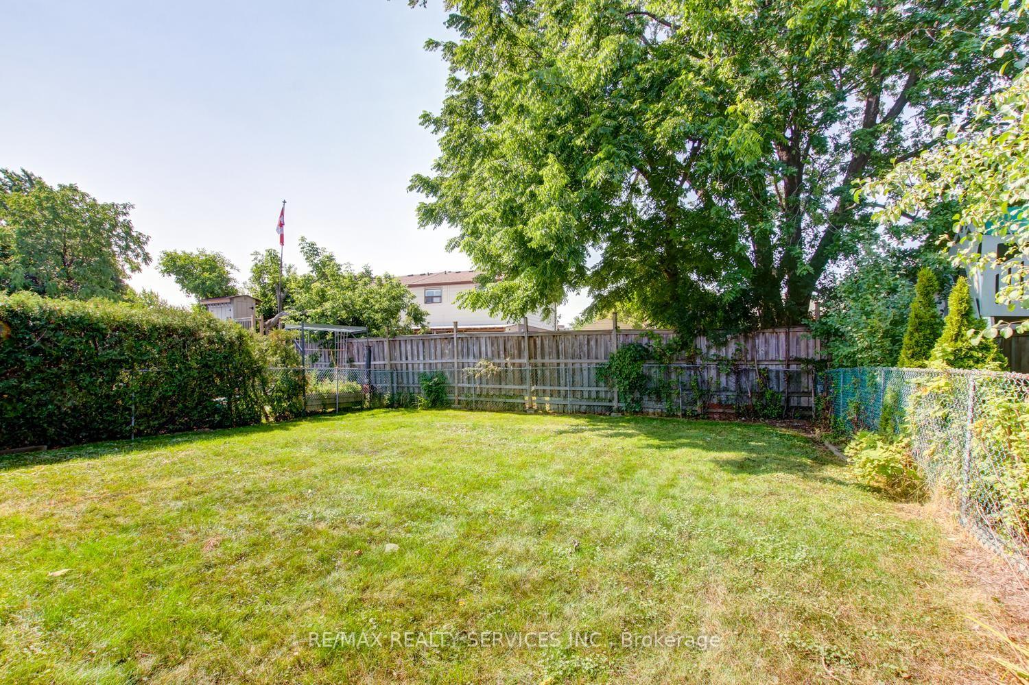 Photo 38 of 21 Finchgate Boulevard, Brampton, Southgate — HOMEH