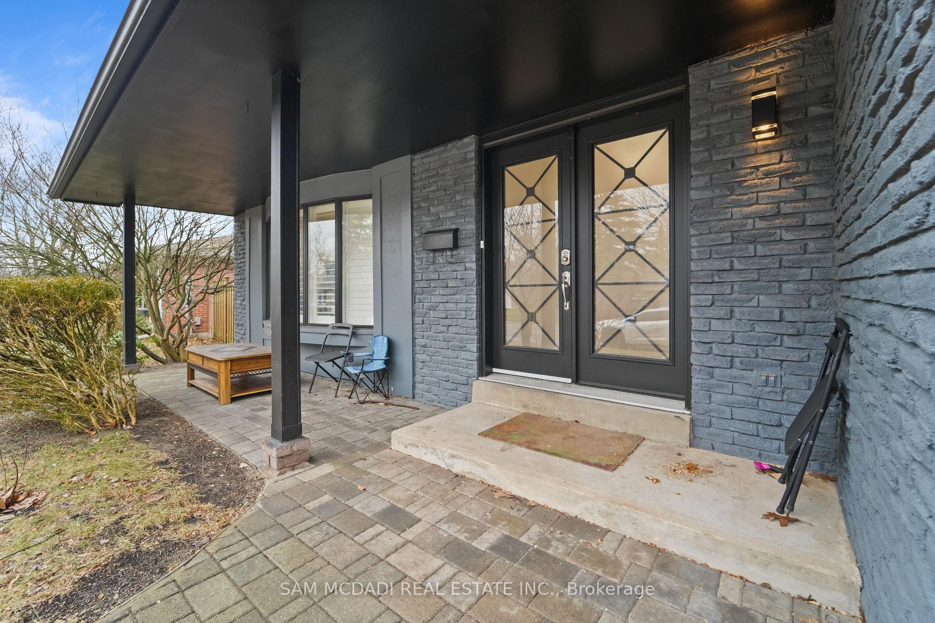 Photo 3 of 2290 Devon Road, Oakville, Ford — HOMEH
