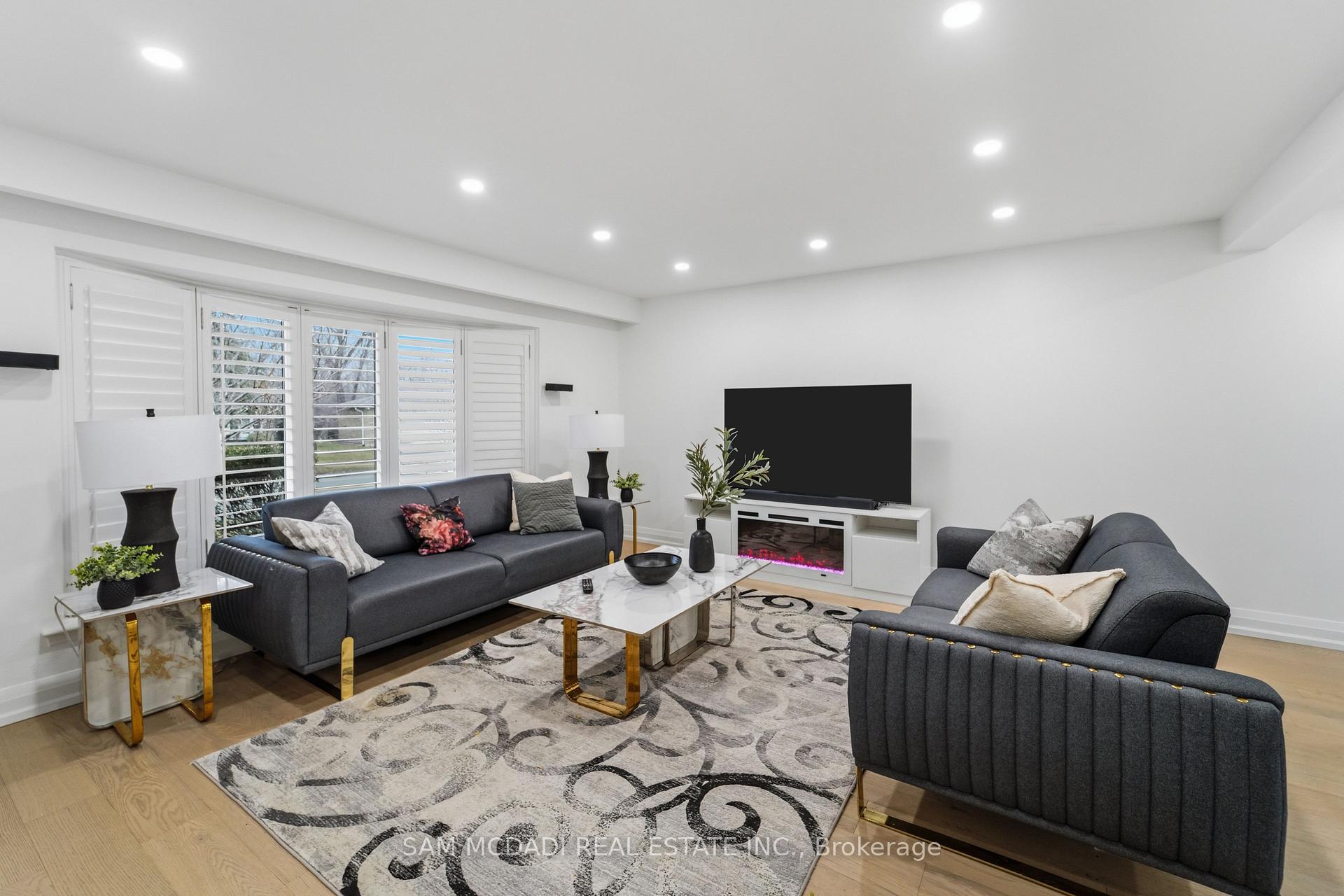 Photo 5 of 2290 Devon Road, Oakville, Ford — HOMEH