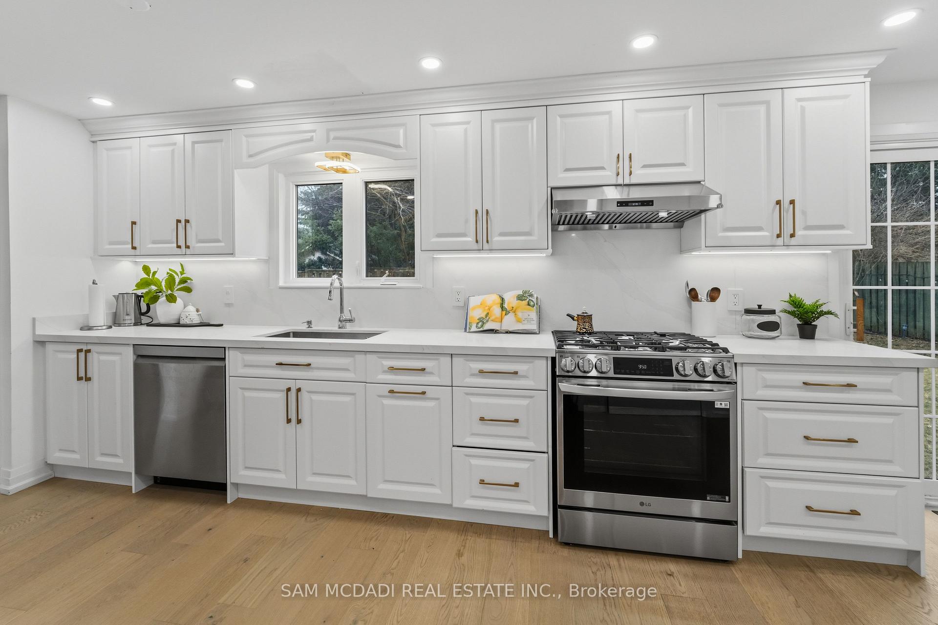 Photo 7 of 2290 Devon Road, Oakville, Ford — HOMEH