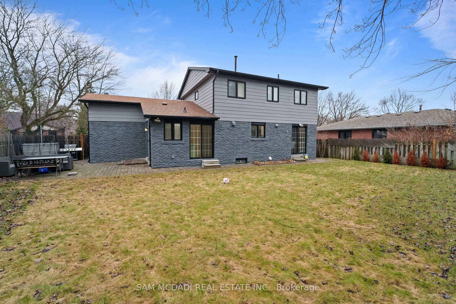 Photo 16 of 2290 Devon Road, Oakville, Ford — HOMEH