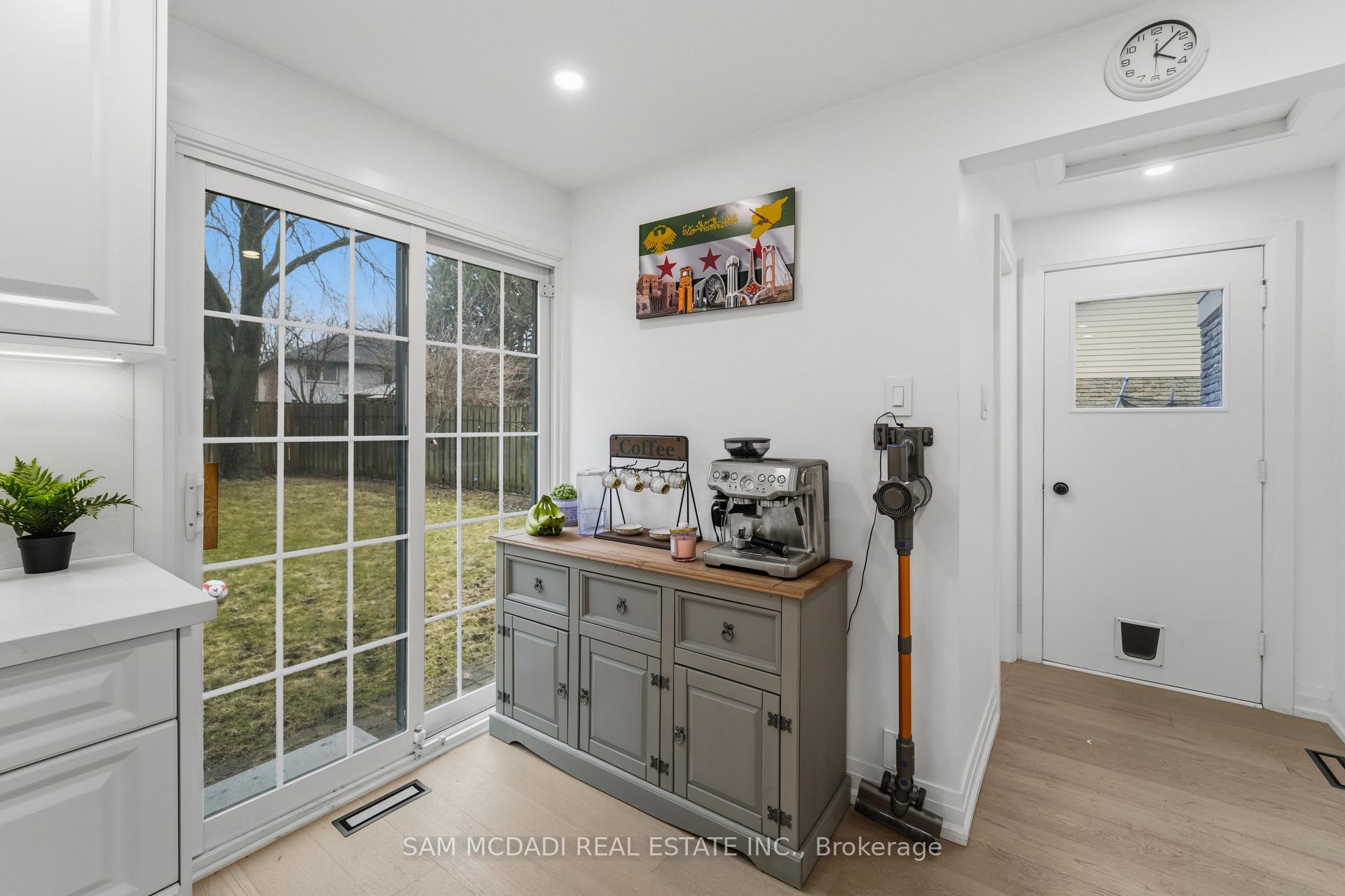 Photo 21 of 2290 Devon Road, Oakville, Ford — HOMEH