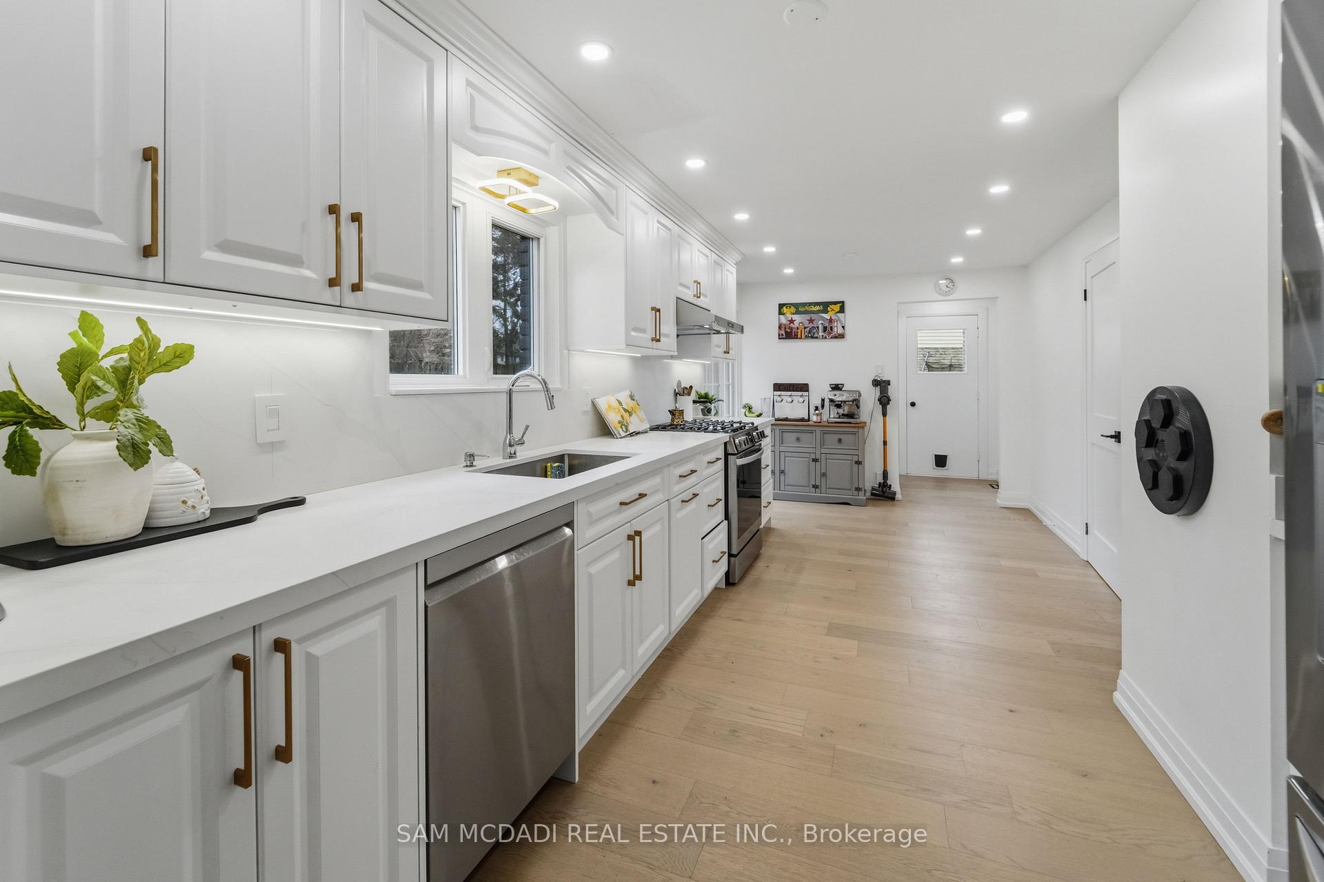 Photo 32 of 2290 Devon Road, Oakville, Ford — HOMEH