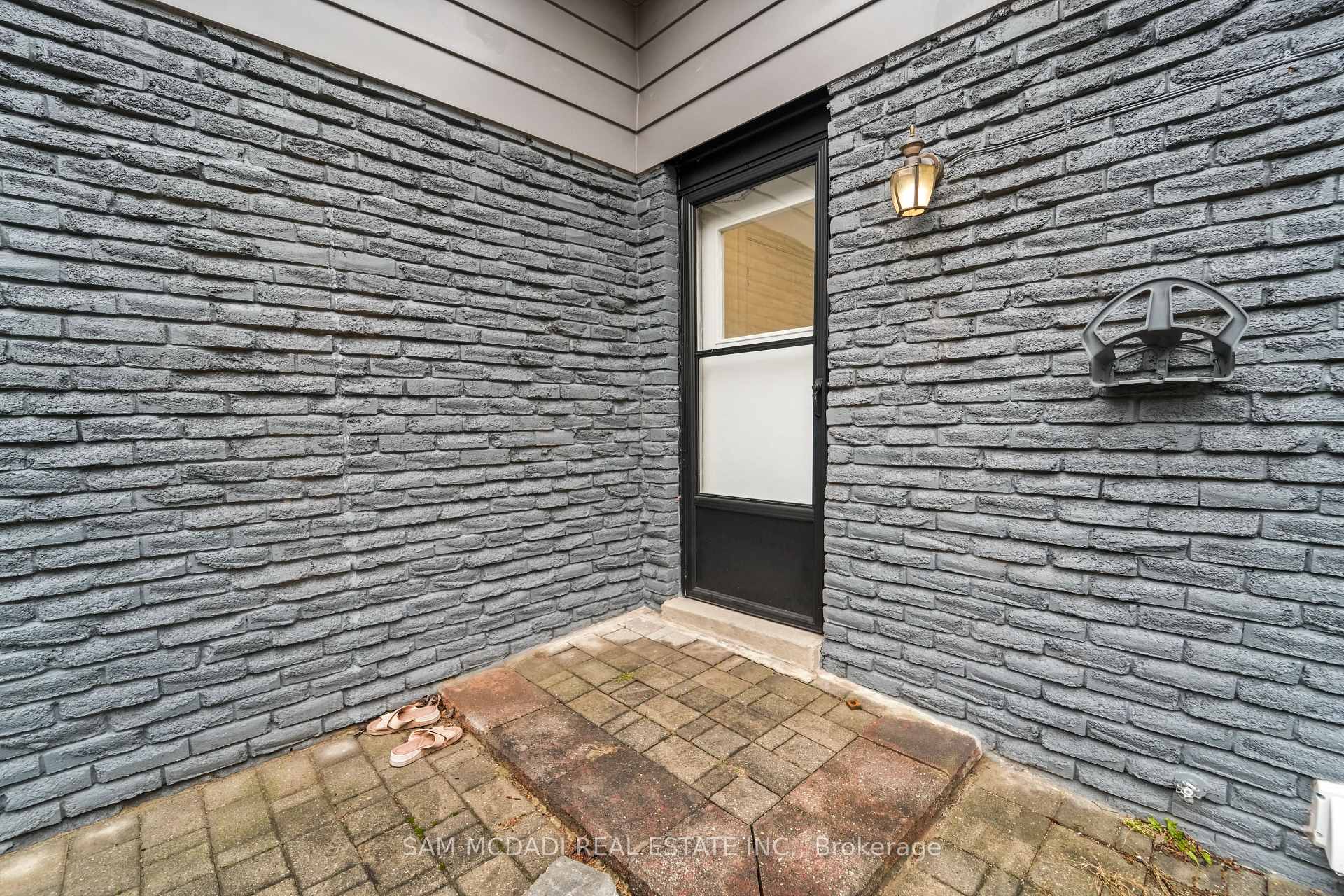 Photo 42 of 2290 Devon Road, Oakville, Ford — HOMEH
