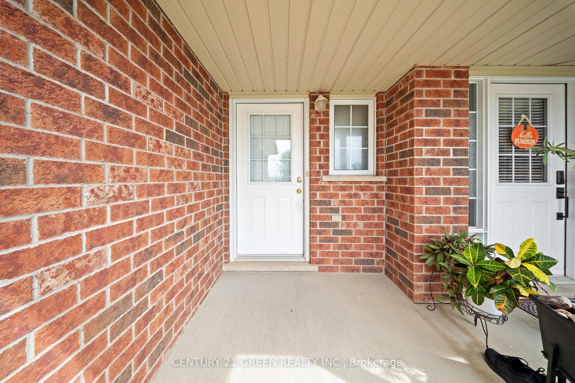 Photo 4 of 245 Red Clover Court, Kitchener, Larentian West — HOMEH