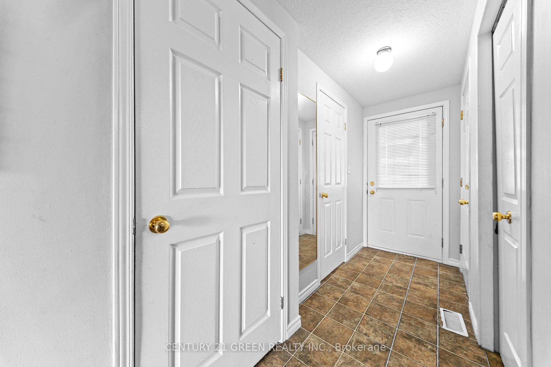 Photo 5 of 245 Red Clover Court, Kitchener, Larentian West — HOMEH